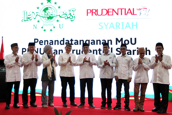 Penandatanganan kerja sama literasi dan inklusi keuangan Syariah di Jakarta, Jumat (16/12/2022).