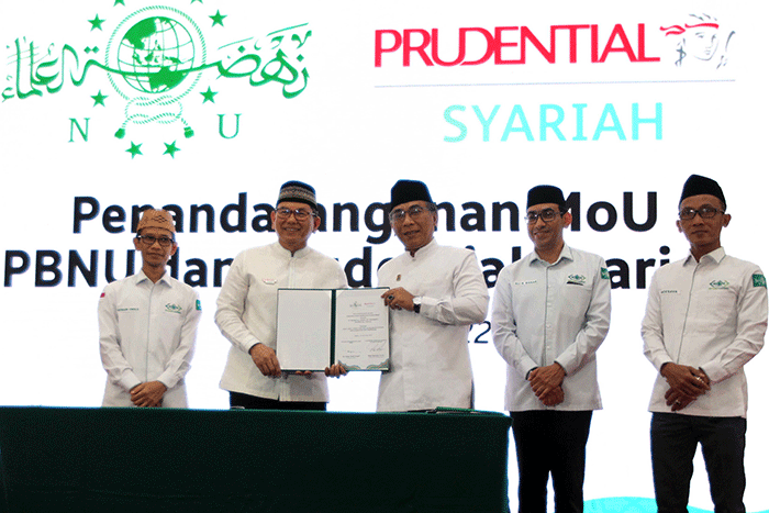 Penandatanganan kerja sama literasi dan inklusi keuangan Syariah di Jakarta, Jumat (16/12/2022).