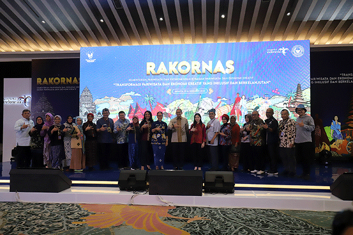 Wamenparekraf Angela Tanoesoedibjo saat memberikan sambutan pada penutupan Rapat Koordinasi Nasional (Rakornas) pariwisata dan ekonomi kreatif (Parekraf) 2022.