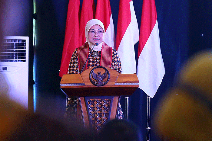 Menteri Ketenagakerjaan Ida Fauziyah saat menyampaikan sambutan Peringatan Hari Migran Internasional Tahun 2022 di Lombok Timur, NTB, Minggu (18/12/2022).