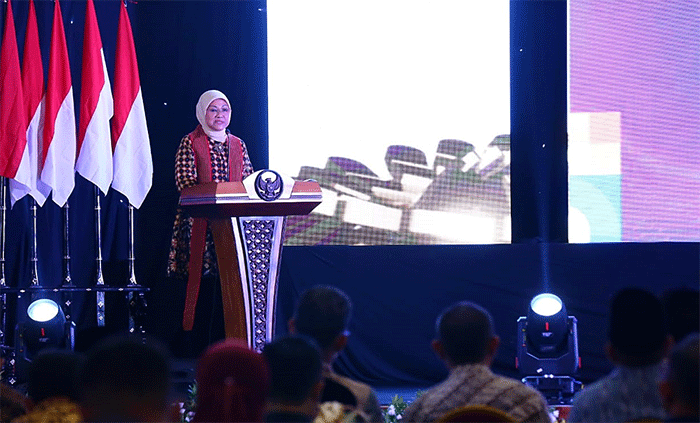 Menteri Ketenagakerjaan Ida Fauziyah saat menyampaikan sambutan Peringatan Hari Migran Internasional Tahun 2022 di Lombok Timur, NTB, Minggu (18/12/2022).