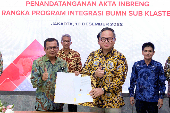 Penandatanganan Akta Inbreng dalam rangka program integrasi BUMN Sub Klaster Semen, di Kantor Kementerian BUMN, Jakarta, Senin (19/12/2022).