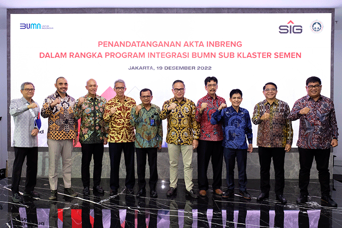 Penandatanganan Akta Inbreng dalam rangka program integrasi BUMN Sub Klaster Semen, di Kantor Kementerian BUMN, Jakarta, Senin (19/12/2022).