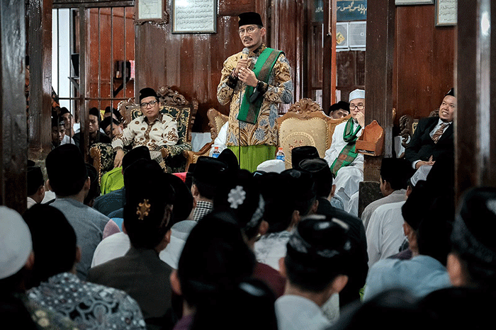 Menparekraf Sandiaga Salahuddin Uno memberikan paparannya ketika berkunjung ke Pondok Pesantren Darul Ulum Banyuanyar Pamekasan, Madura, Minggu (18/12/2022).