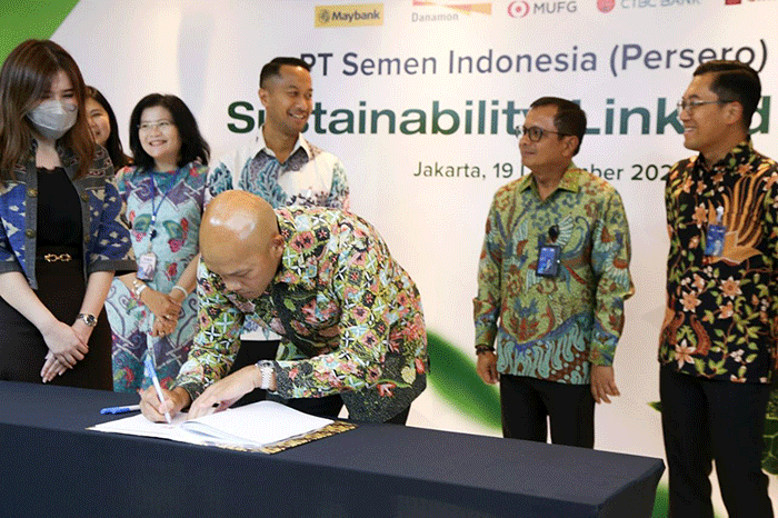 Penandatanganan Perjanjian Kredit Sindikasi Sustainability Linked Loan (“SLL”) di Jakarta, Senin (19/12/2022).