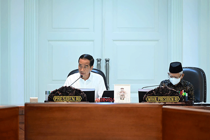 Presiden Joko Widodo menyampaikan sejumlah arahan jelang Natal tahun 2022 dan tahun baru 2023 (Nataru) dalam rapat terbatas yang digelar di Kantor Presiden.