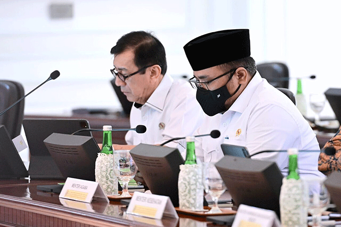 Presiden Joko Widodo menyampaikan sejumlah arahan jelang Natal tahun 2022 dan tahun baru 2023 (Nataru) dalam rapat terbatas yang digelar di Kantor Presiden.
