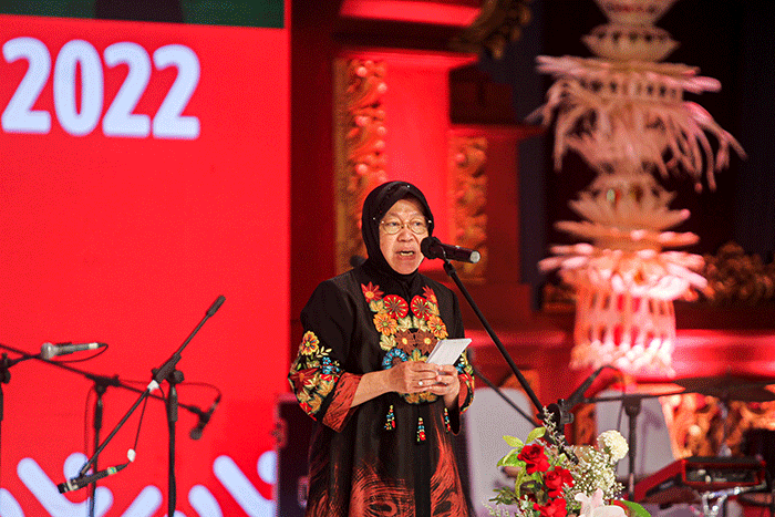 Menteri Sosial Tri Rismaharini memberikan sambutan dalam acara Puncak Peringatan Hari Kesetiakawanan Sosial Nasional dan Hari Disabilitas Internasional 2022.