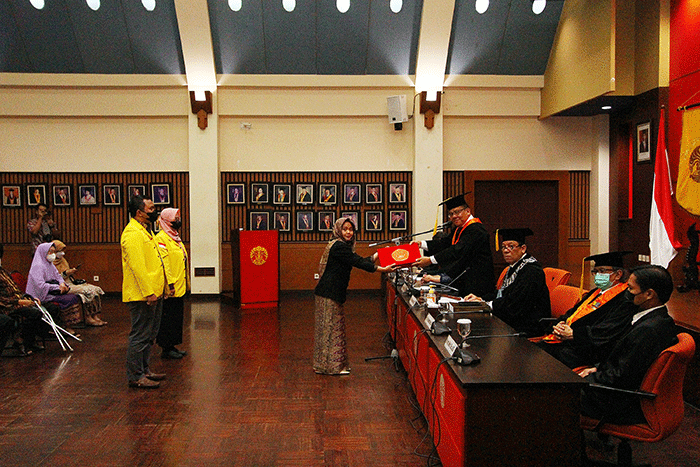 Kepala Divisi Litbang MNC Portal Indonesia, Wiendy Hapsari, sukses meraih gelar Doktor Bidang Kriminologi dari Universitas Indonesia dengan predikat cumlaude.