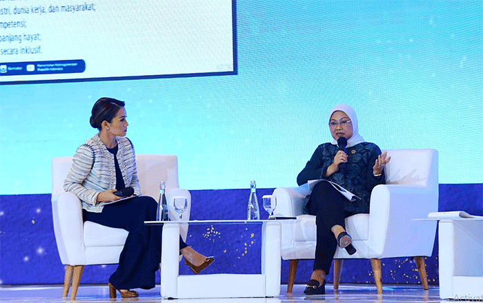 Seminar Nasional Outlook Perekonomian Indonesia 2023: Menjaga Resiliensi melalui Transformasi Struktural.