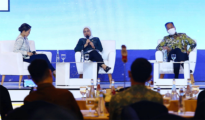 Seminar Nasional Outlook Perekonomian Indonesia 2023: Menjaga Resiliensi melalui Transformasi Struktural.
