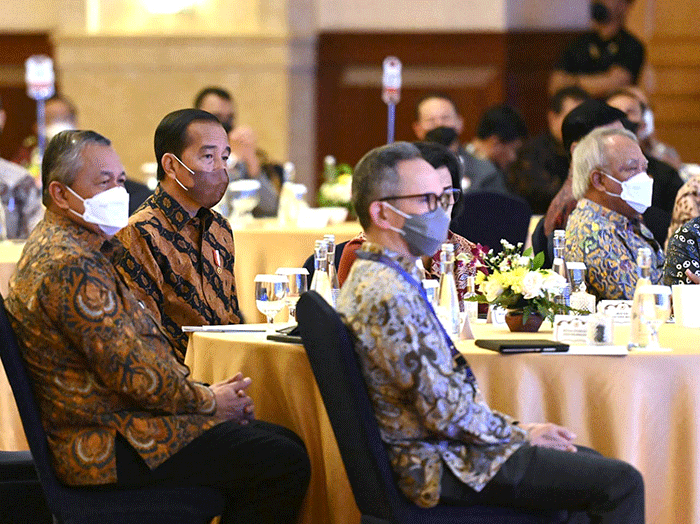 Presiden Joko Widodo menghadiri acara Outlook Perekonomian Indonesia Tahun 2023 yang digelar di Hotel The Ritz Carlton, Jakarta, Rabu (21/12/2022).