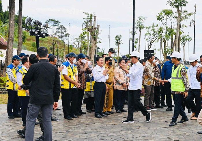 Presiden Joko Widodo kembali meresmikan salah satu bendungan kering yang diharapkan mampu mengendalikan banjir ibu kota yaitu Bendungan Sukamahi.