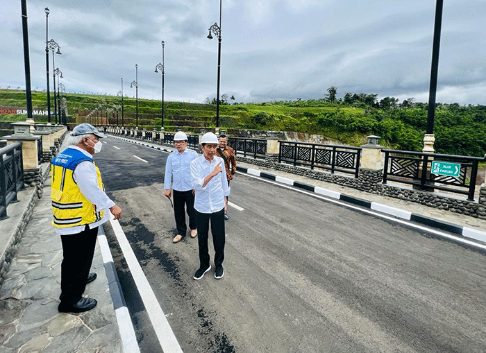 Presiden Joko Widodo kembali meresmikan salah satu bendungan kering yang diharapkan mampu mengendalikan banjir ibu kota yaitu Bendungan Sukamahi.