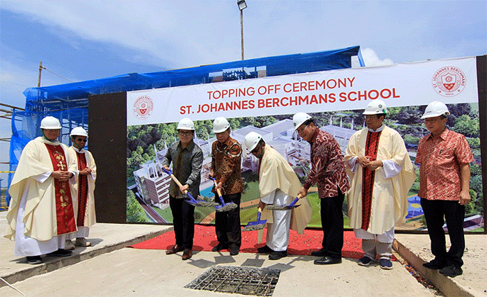 Topping Off pembangunan St Johannes Berchmans School di Pantai Indah Kapuk (PIK) 2, Tangerang, Banten.