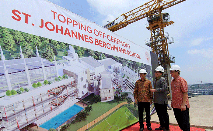 Topping Off pembangunan St Johannes Berchmans School di Pantai Indah Kapuk (PIK) 2, Tangerang, Banten.