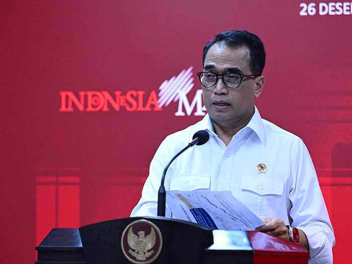 Presiden Joko Widodo menggelar rapat bersama jajarannya untuk membahas kebijakan slot penerbangan domestik maupun mancanegara di Istana Merdeka.