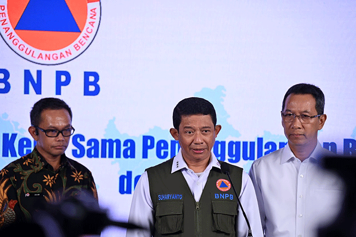 Kepala BNPB Letjen TNI Suharyanto mengimbau masyarakat untuk meningkatkan kesiapsiagaan.