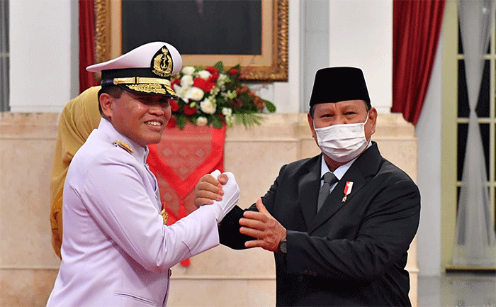 Presiden Joko Widodo resmi melantik Laksamana Madya Muhammad Ali menjadi Kepala Staf Angkatan Laut (KSAL) di Istana Negara, Jakarta, Rabu (28/12/2022).