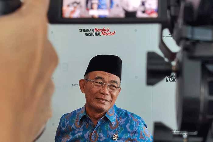 Rapat penyusunan Peraturan Presiden (Perpres) tentang Pendampingan Pembangunan bersama sejumlah menteri di Kantor Kemko PMK, Jakarta, Selasa (27/12/2022).