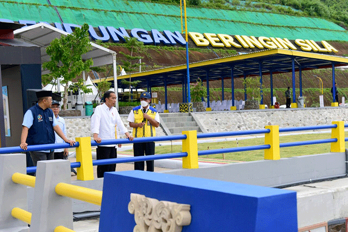 Presiden Joko Widodo meresmikan Bendungan Beringin Sila yang terletak di Kabupaten Sumbawa, Provinsi Nusa Tenggara Barat (NTB), Kamis (29/12/2022).