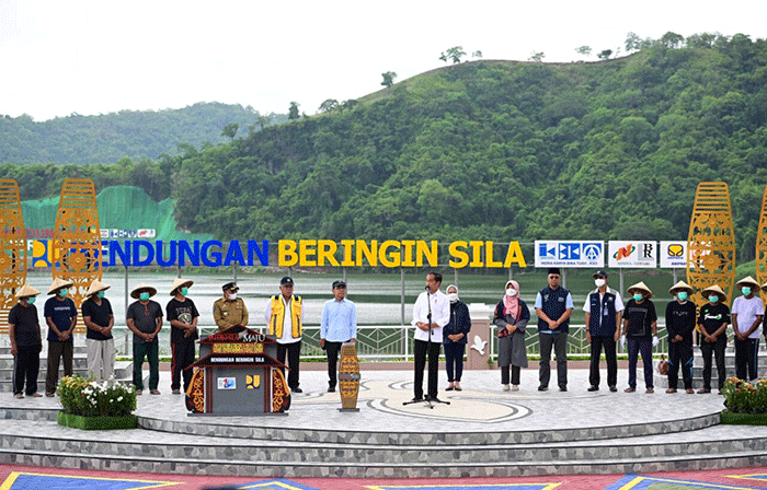 Presiden Joko Widodo meresmikan Bendungan Beringin Sila yang terletak di Kabupaten Sumbawa, Provinsi Nusa Tenggara Barat (NTB), Kamis (29/12/2022).