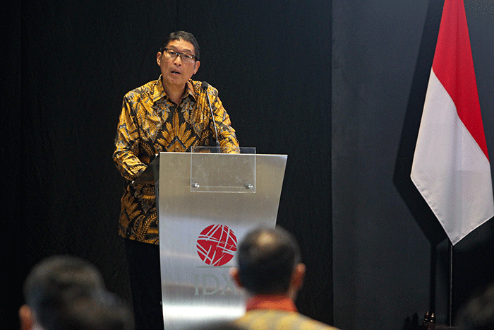 Direktur Utama PT Bursa Efek Indonesia (BEI) Iman Rachman menyampaikan paparannya dalam acara Konferensi Pers Akhir Tahun 2022 di Bursa Efek Indonesia.