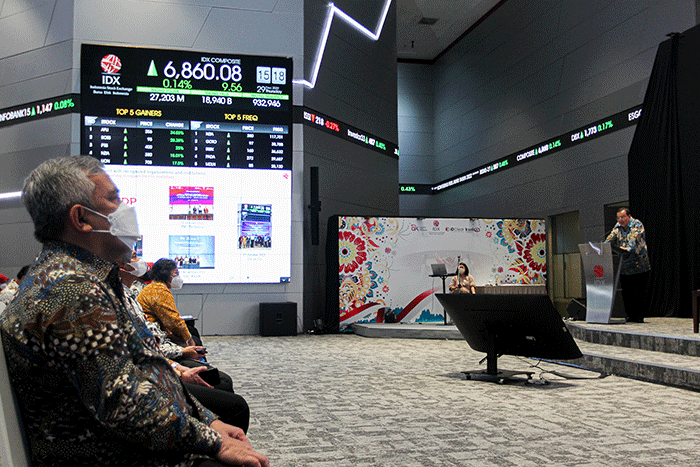 Direktur Utama PT Bursa Efek Indonesia (BEI) Iman Rachman menyampaikan paparannya dalam acara Konferensi Pers Akhir Tahun 2022 di Bursa Efek Indonesia.