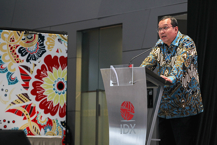 Direktur Utama PT Bursa Efek Indonesia (BEI) Iman Rachman menyampaikan paparannya dalam acara Konferensi Pers Akhir Tahun 2022 di Bursa Efek Indonesia.