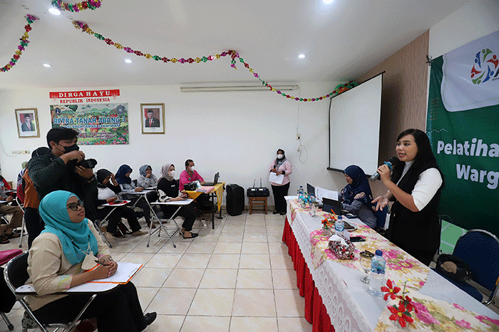 PT Pertamina Training and Consulting berkolaborasi bersama BenihBaik.com menggelar pelatihan dan pendampingan (coaching) mengenai pengenalan literasi keuangan.
