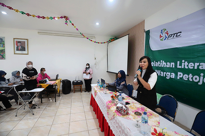 PT Pertamina Training and Consulting berkolaborasi bersama BenihBaik.com menggelar pelatihan dan pendampingan (coaching) mengenai pengenalan literasi keuangan.
