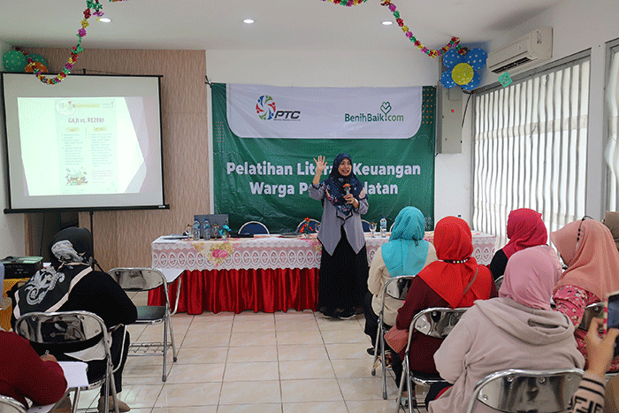 PT Pertamina Training and Consulting berkolaborasi bersama BenihBaik.com menggelar pelatihan dan pendampingan (coaching) mengenai pengenalan literasi keuangan.