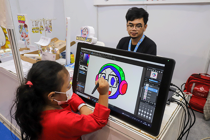 Sejumlah anak mengikuti permainan saat menghadiri acara Kids FanFest Indonesia 2022 di Hall A, Jakarta Convention Center (JCC), Senayan, Jakarta.