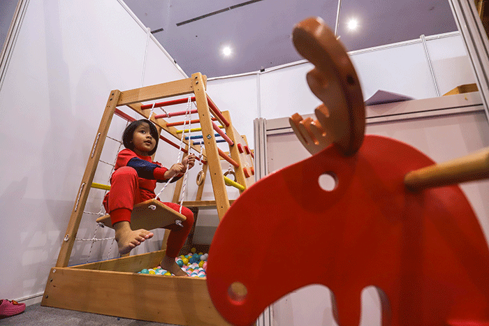 Sejumlah anak mengikuti permainan saat menghadiri acara Kids FanFest Indonesia 2022 di Hall A, Jakarta Convention Center (JCC), Senayan, Jakarta.