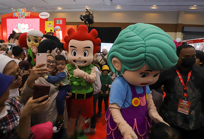 Serial animasi Kiko & Lola menyapa penggemar saat menggelar Meet and Greet dalam acara Kids FanFest Indonesia 2022 di Hall A, Jakarta Convention Center (JCC).