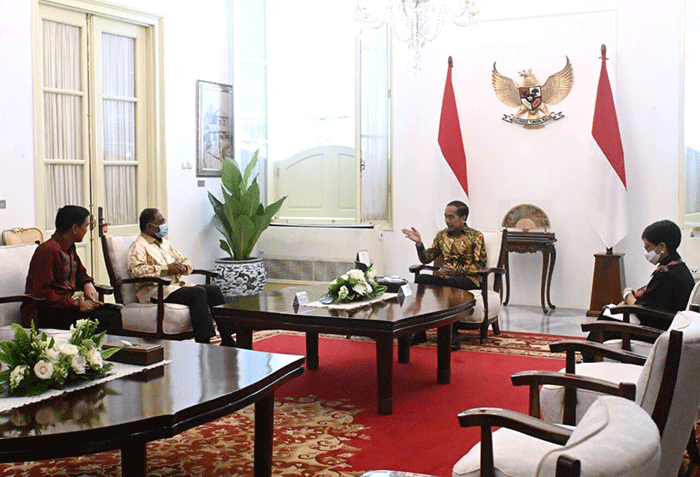 Presiden Joko Widodo menerima Menteri Luar Negeri Malaysia Dato’ Seri Diraja Zambry Abdul Kadir beserta delegasi di Istana Merdeka, Jakarta, Jumat (30/12/2022).