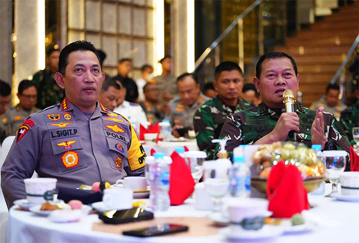 Dalam dialognya Panglima TNI selalu menekankan agar dalam menyambut malam pergantian tahun dilaksanakan dengan tidak eforia yang berlebihan.