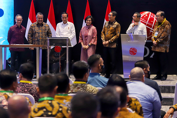 Pembukaan Perdagangan Bursa Efek Indonesia (BEI) periode 2023 di Gedung Bursa Efek Indonesia, Jakarta, Senin (2/12/2023).