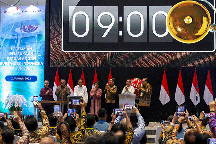 Pembukaan Perdagangan Bursa Efek Indonesia (BEI) periode 2023 di Gedung Bursa Efek Indonesia, Jakarta, Senin (2/12/2023).