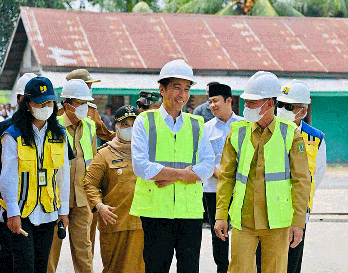 Presiden Joko Widodo meresmikan sistem penyediaan air minum (SPAM) regional Durolis (Dumai-Rokan Hilir-Bengkalis), Kamis (5/1/2023).