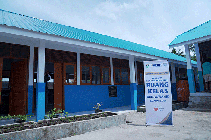 Badan Pengelola Keuangan Haji (BPKH) melakukan serah terima Program Kemaslahatan senilai 1,2 Miliar rupiah.