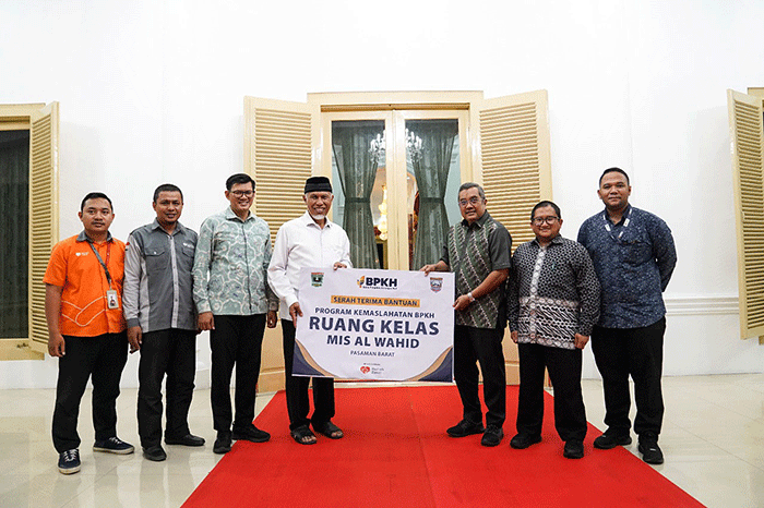Badan Pengelola Keuangan Haji (BPKH) melakukan serah terima Program Kemaslahatan senilai 1,2 Miliar rupiah.