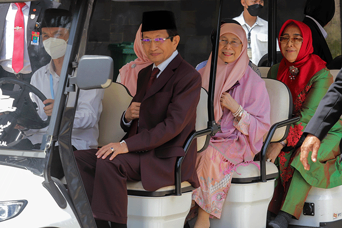 Istri Perdana Menteri Malaysia (PM) Anwar Ibrahim, Wan Azizah Wan Ismail mengunjungi Masjid Istiqlal dan Gereja Katedral, Jakarta, Senin (9/1/2023).