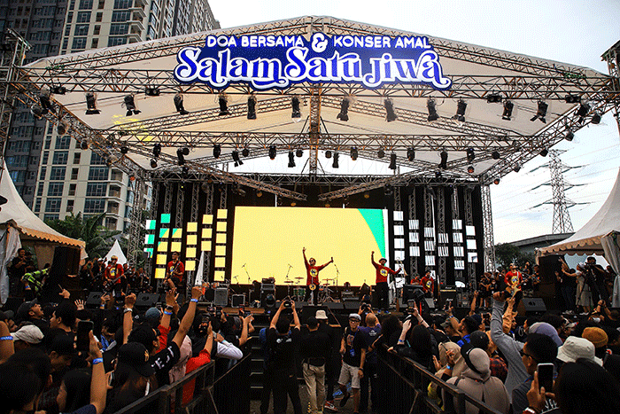Doa Bersama dan Konser Amal Salam Satu Jiwa di Galdiator Arena, Bekasi, Jawa Barat, Minggu (8/1/2023).