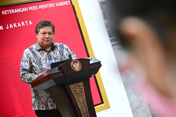 Menko Perekonomian Airlangga Hartarto memberikan keterangan usai mengikuti rapat terbatas yang dipimpin Presiden Joko Widodo di Istana Merdeka, Jakarta.