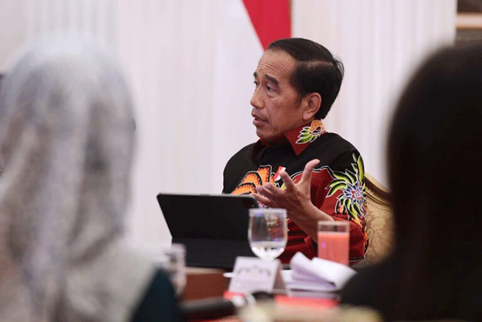 Presiden Joko Widodo bersilaturahmi secara langsung dengan para wartawan istana di Istana Negara, Jakarta, Selasa (10/1/2023).