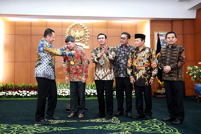 Ketua MPR Bambang Soesatyo Memberikan Kata Sambutan saat melakukan pertemuan dengan delegasi Korea - Indonesia (KORINDO).