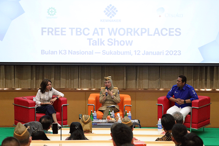 Menteri Ketenagakerjaan Ida Fauziyah saat memimpin Apel Peringatan Bulan K3 Nasional di Sukabumi, Kamis (12/1/2023). 