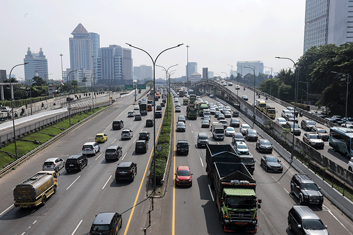 Kendaraan melintas di ruas Tol Depok-Antasari (Desari), Jakarta, Jumat (13/1/2023).