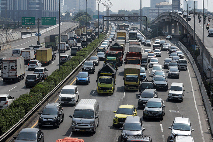 Kendaraan melintas di ruas Tol Depok-Antasari (Desari), Jakarta, Jumat (13/1/2023).